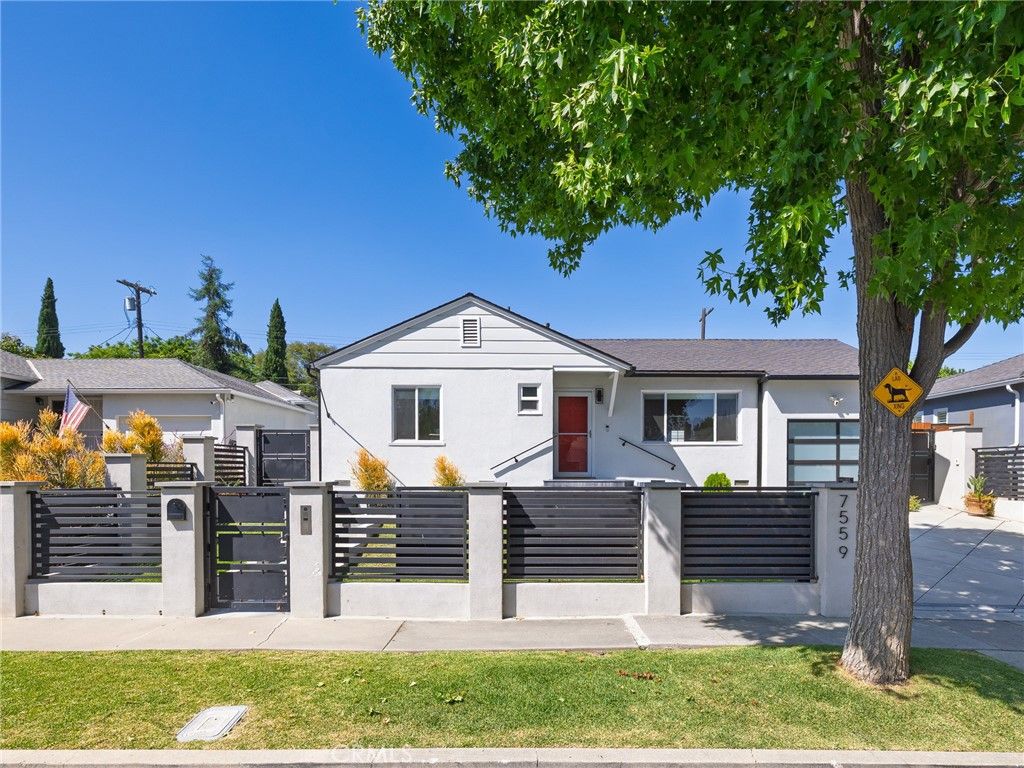 Photo of 7559 Midfield Avenue, Los Angeles, CA 90045 (MLS # SB25140006)