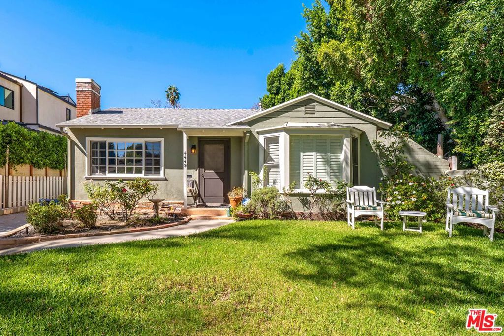 Photo of 4449 Van Noord Avenue, Studio City, CA 91604 (MLS # 26101809)