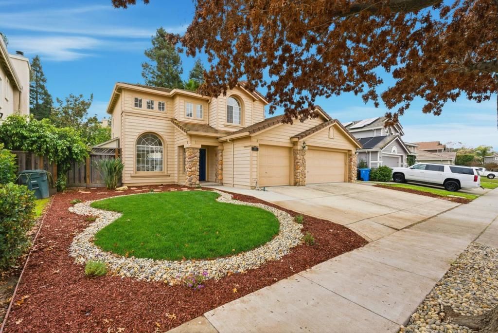 Photo of 1242 Wagon Way, Gilroy, CA 95020 (MLS # ML82032039)