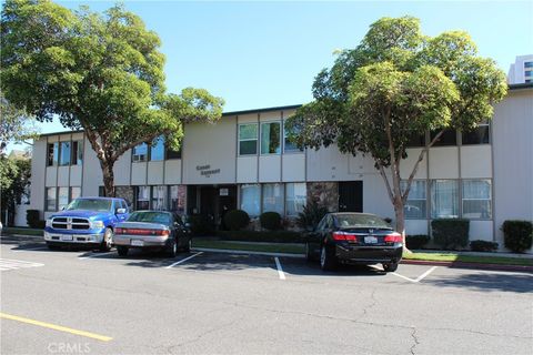 Photo of 728 Cedar Ave #26, Long Beach, CA 90813 (MLS # MB25241011)