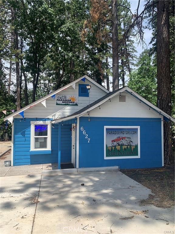 Check out this charming "shoppe" with amazing Clark Road frontage. Currently used as Auto Sales lot, but many possibilities are here. Call today to inquire about the endless possibilities that could be available for you to be the owner/operator and eventually be debt free!! In addition to the 884 sq ft shoppe, there is a second building that measures approximately 12x24 and could be used for storage or extra office space. This could be make a great nail salon, retail business, attorney's office, chiropractor office, real estate office, music studio, etc. These are just a few of the ideas for great use. Current use permit allows for Auto Sales and checking to see about transferability for this to new owner. Selling AS-IS where is, including all furnishings for office operations now.