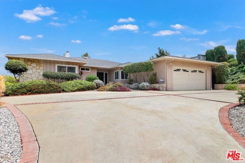 Photo of 4152 Terraza Drive, Los Angeles, CA 90008 (MLS # 26102366)