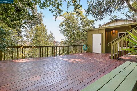 Photo of 405 Scenic Ave Ave, San Anselmo, CA 94960 (MLS # 41114849)