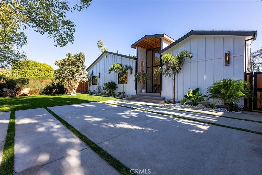 Photo of 5750 Stansbury Avenue, Sherman Oaks, CA 91401 (MLS # SR25263060)