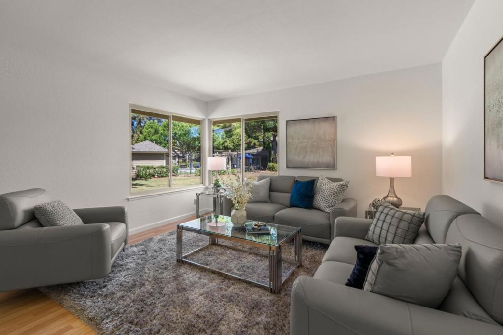 1124 Longbranch Court