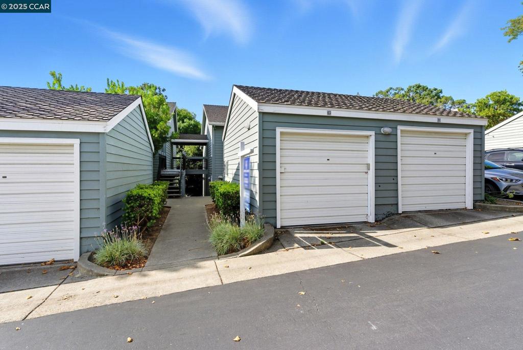 CANYON MEADOWS - Residential