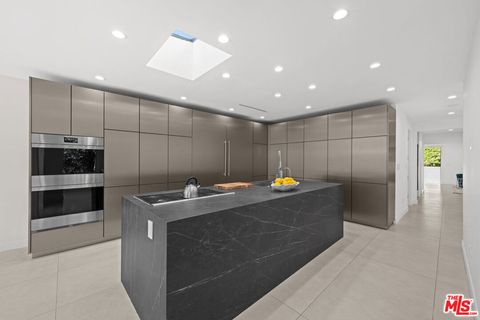 Photo of 201 S Bedford Drive, Beverly Hills, CA 90212 (MLS # 26666631)