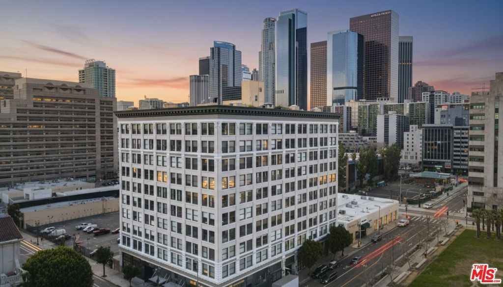 Photo of 108 W 2nd Street #708, Los Angeles, CA 90012 (MLS # 26641739)