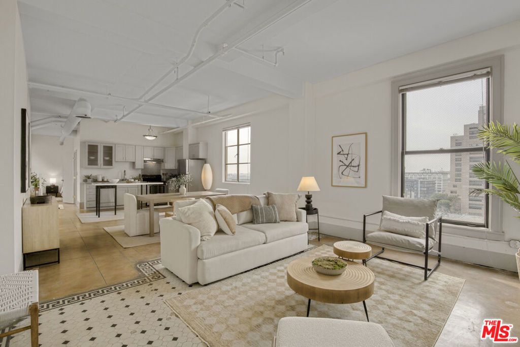 Photo of 108 W 2nd Street #708, Los Angeles, CA 90012 (MLS # 26641739)