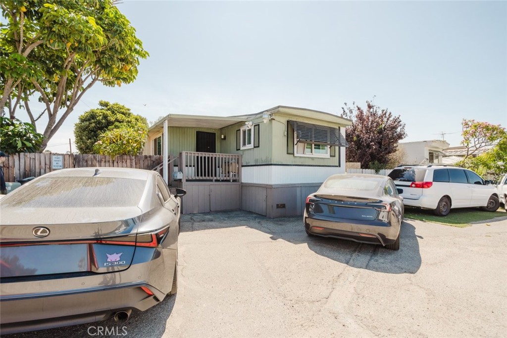 4400 Holt Boulevard 37