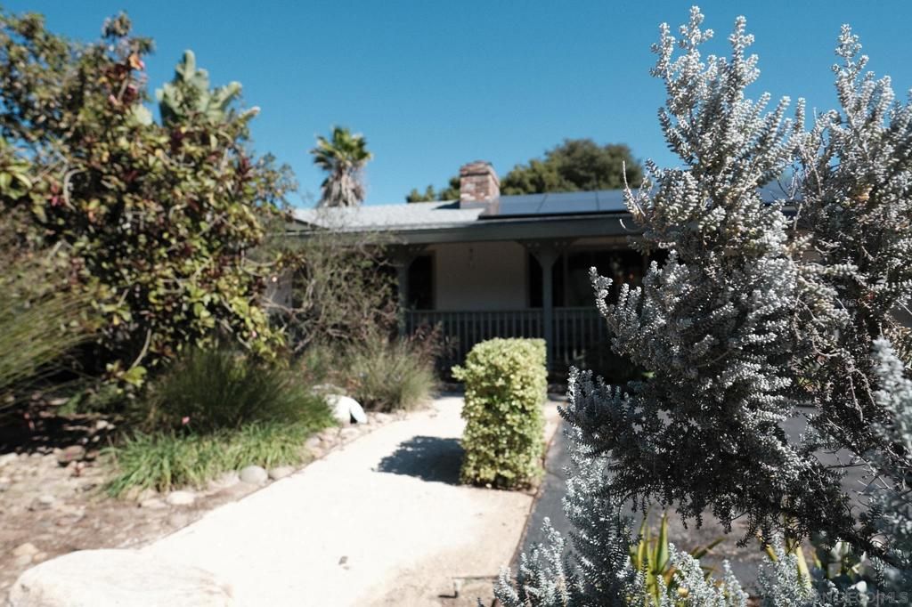 Photo of 26327 N Broadway, Escondido, CA 92026 (MLS # 260004984SD)