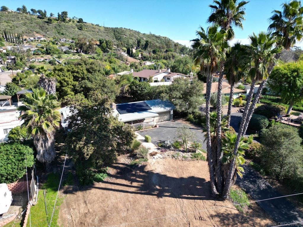 Photo of 26327 N Broadway, Escondido, CA 92026 (MLS # 260004984SD)