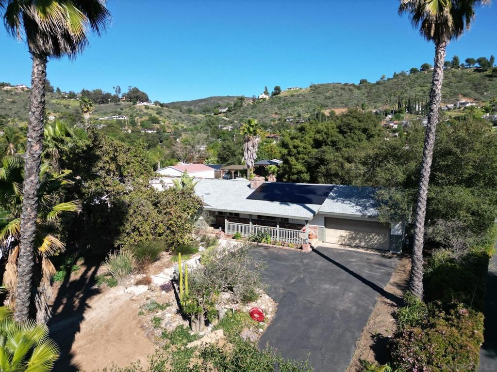 Photo of 26327 N Broadway, Escondido, CA 92026 (MLS # 260004984SD)