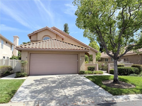 Photo of 40482 Calle Lampara, Murrieta, CA 92562 (MLS # SW26162367)