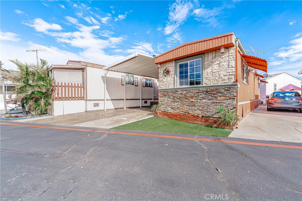 1850 W Orangethorpe 24