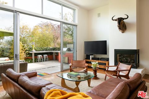 Photo of 2217 Grand Canal Ct, Venice, CA 90291 (MLS # 26651531)