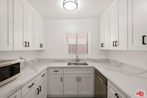 Photo of 1904 11th Street ST #8, Santa Monica, CA 90404 (MLS # 26859515)