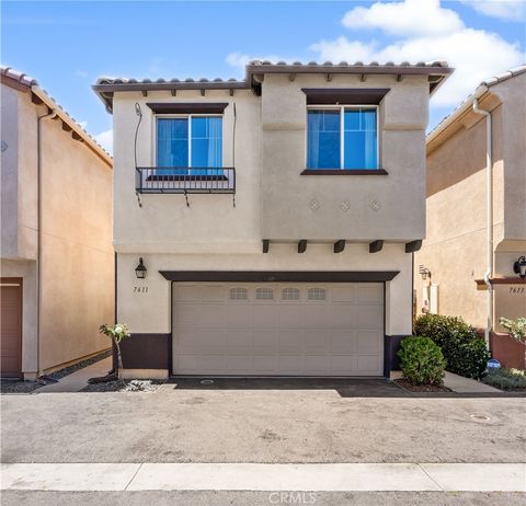 Photo of 7611 N Honor WAY, Van Nuys, CA 91405 (MLS # OC26104327)