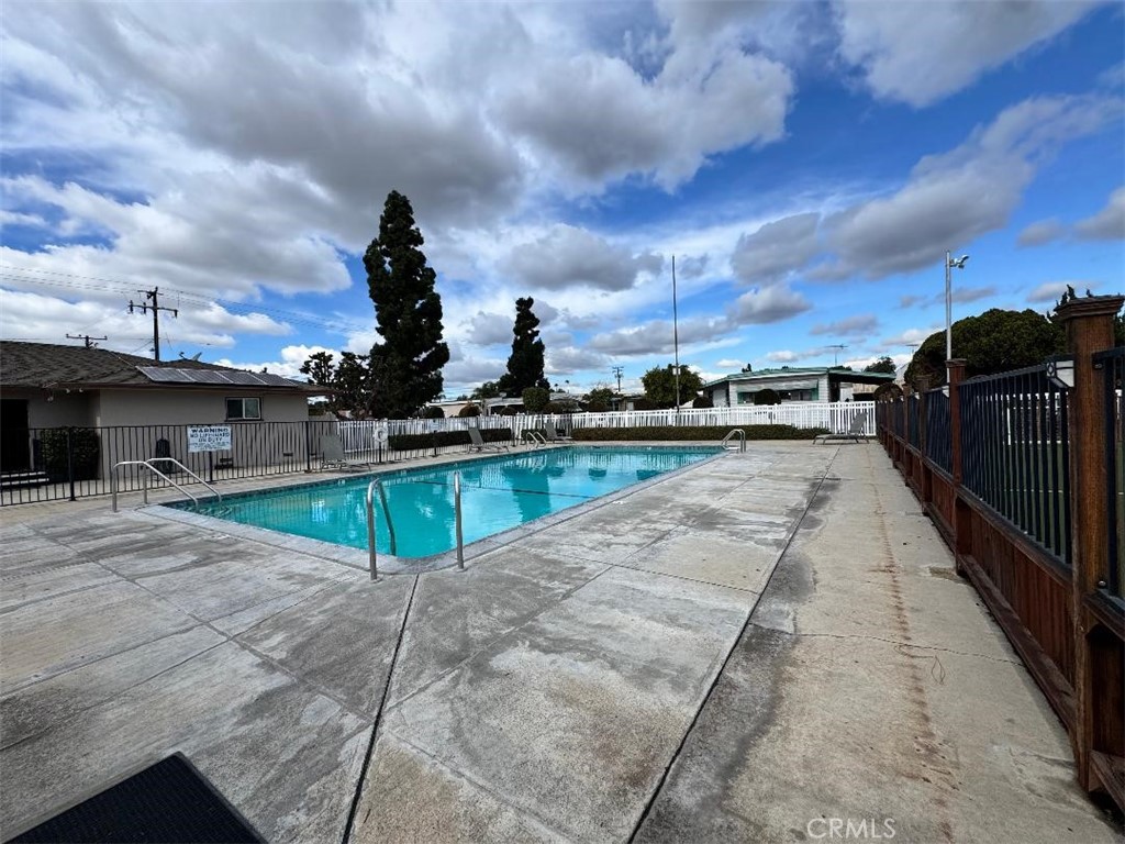 16600 Orange Avenue 77
