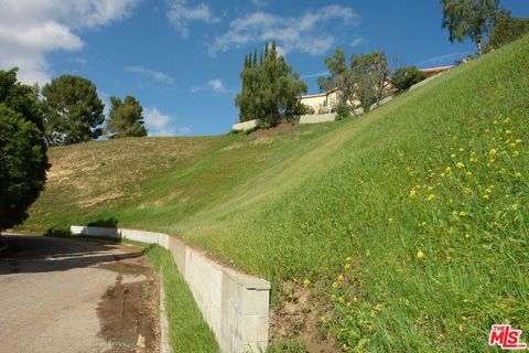 Photo of 21680 Arcos Drive, Woodland Hills, CA 91364 (MLS # 26639297)