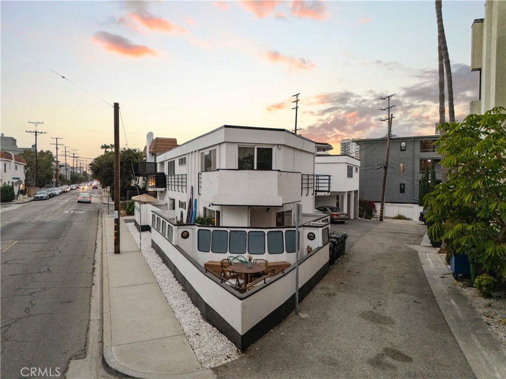 3906 Pacific Avenue