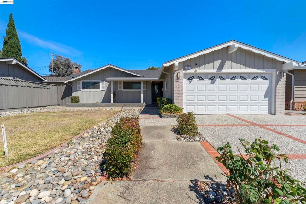 4852 Regents Park Ln