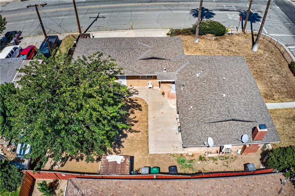 2174 W Lincoln