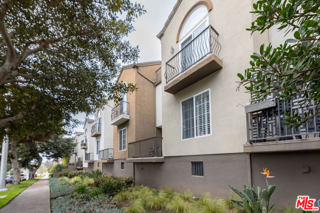 7301 W Manchester Avenue 106