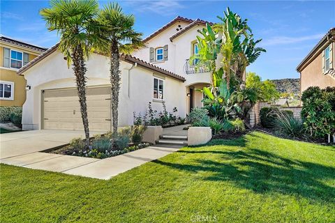 Photo of 19920 Holly Dr Dr, Saugus, CA 91350 (MLS # GD25249921) Photo of 19920 Holly Dr Dr, Saugus, CA 91350 (MLS # GD25249921)