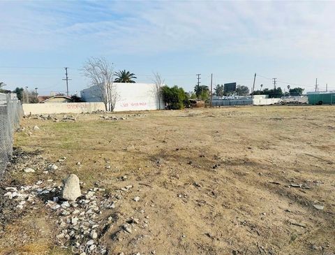 Photo of 323 S Mayfield, San Bernardino, CA 92401 (MLS # SB26063983)