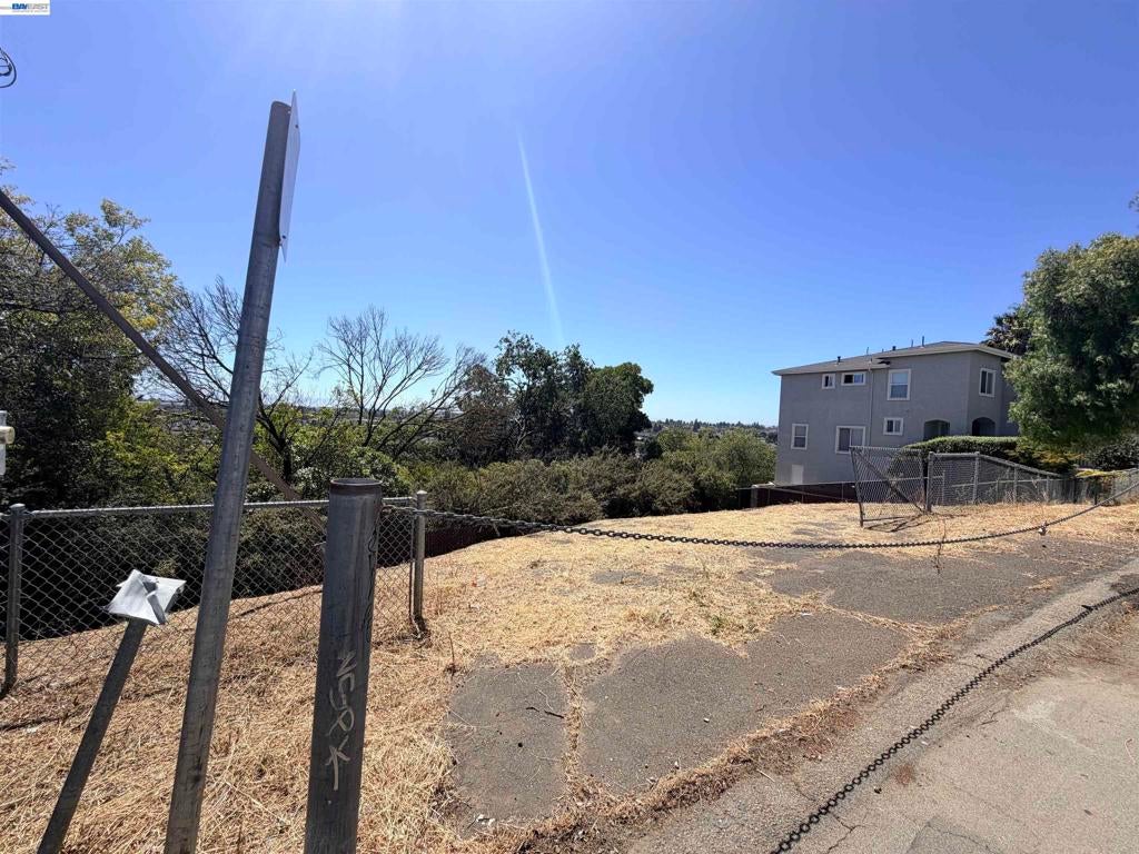 14643 Saturn Dr
