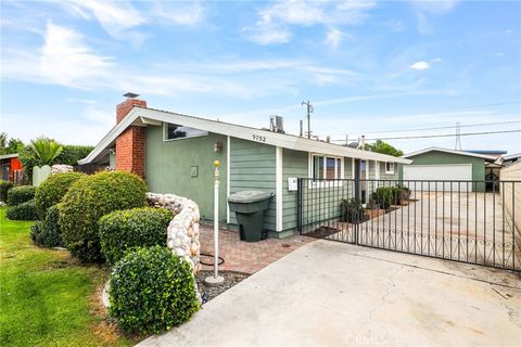 Photo of 9752 Harle Ave, Anaheim, CA 92804 (MLS # OC25248434) Photo of 9752 Harle Ave, Anaheim, CA 92804 (MLS # OC25248434)