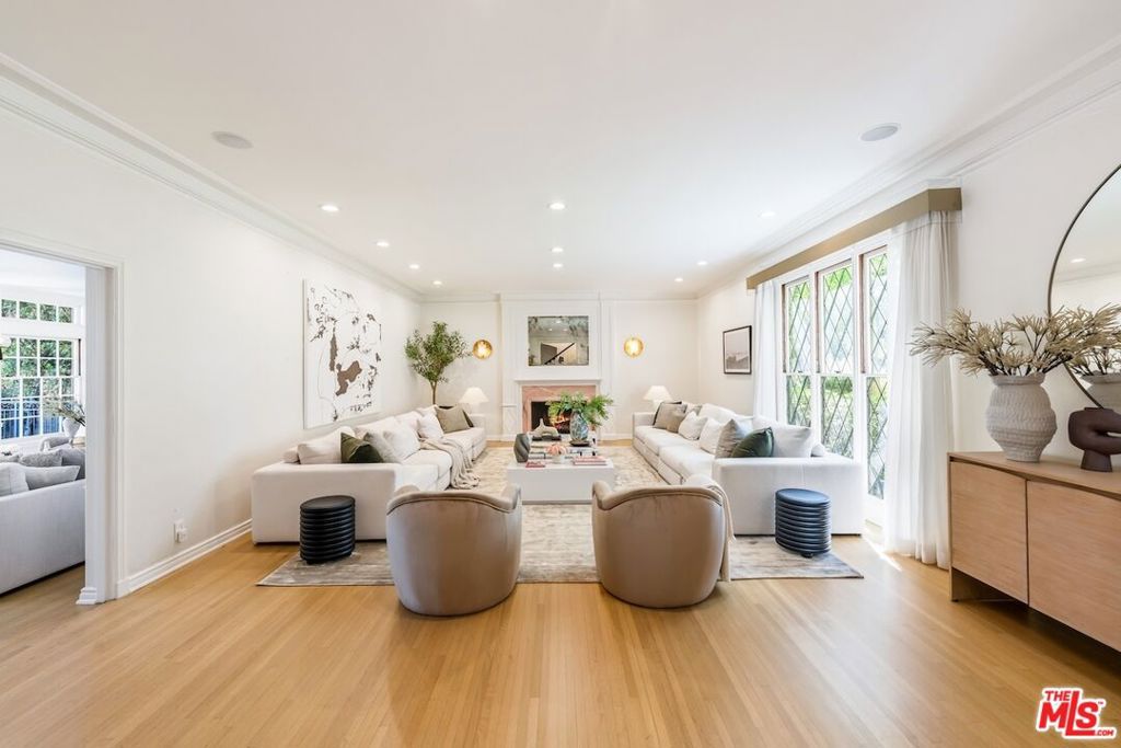 Photo of 628 N Sierra Drive, Beverly Hills, CA 90210 (MLS # 26665137)