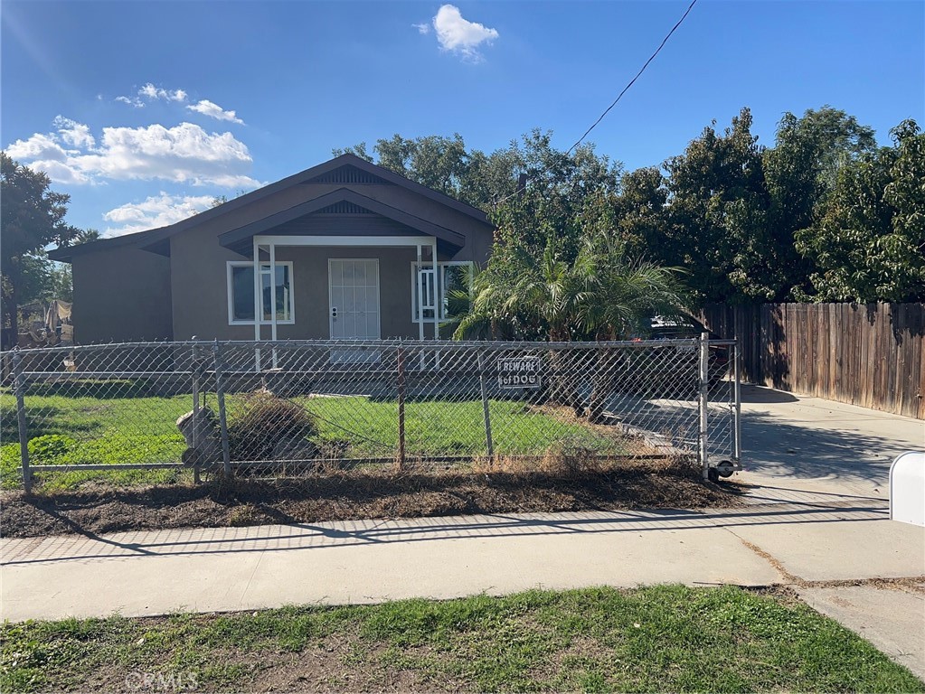 READY TO MOVE IN NOW. FULLY REHABED. BELLOW MARKET VALUE FOR A QUICK SALE. FIRST TIME FOR SALE IN OVER 35 YEARS. 3 B/Rs AND ONE BATH. BIG FRONT YARD AND HUGE BACK YARD WITH PLENTY OF ROOM FOR YOUR TOYS OR TO BUILD MORE UNITS. MOVING CONDITION.
