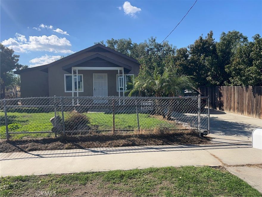 READY TO MOVE IN NOW. FULLY REHABED. BELLOW MARKET VALUE FOR A QUICK SALE.  FIRST TIME FOR SALE IN OVER 35 YEARS.  3 B/Rs AND ONE BATH. BIG FRONT YARD AND HUGE BACK YARD WITH PLENTY OF ROOM FOR YOUR TOYS OR TO BUILD MORE UNITS. MOVING CONDITION.
