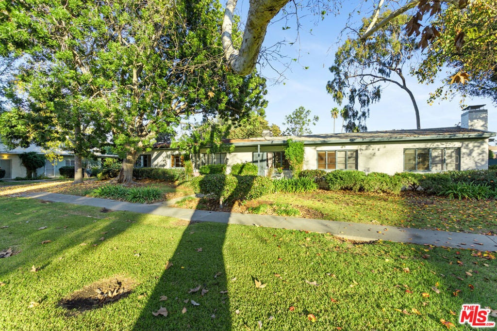 5112 Village