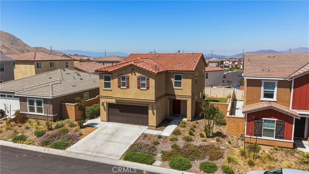 7643 Rubyred Glen