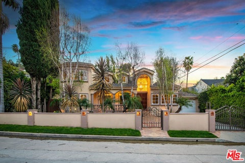 Photo of 4063 Benedict Canyon Drive, Sherman Oaks, CA 91423 (MLS # 26855913)