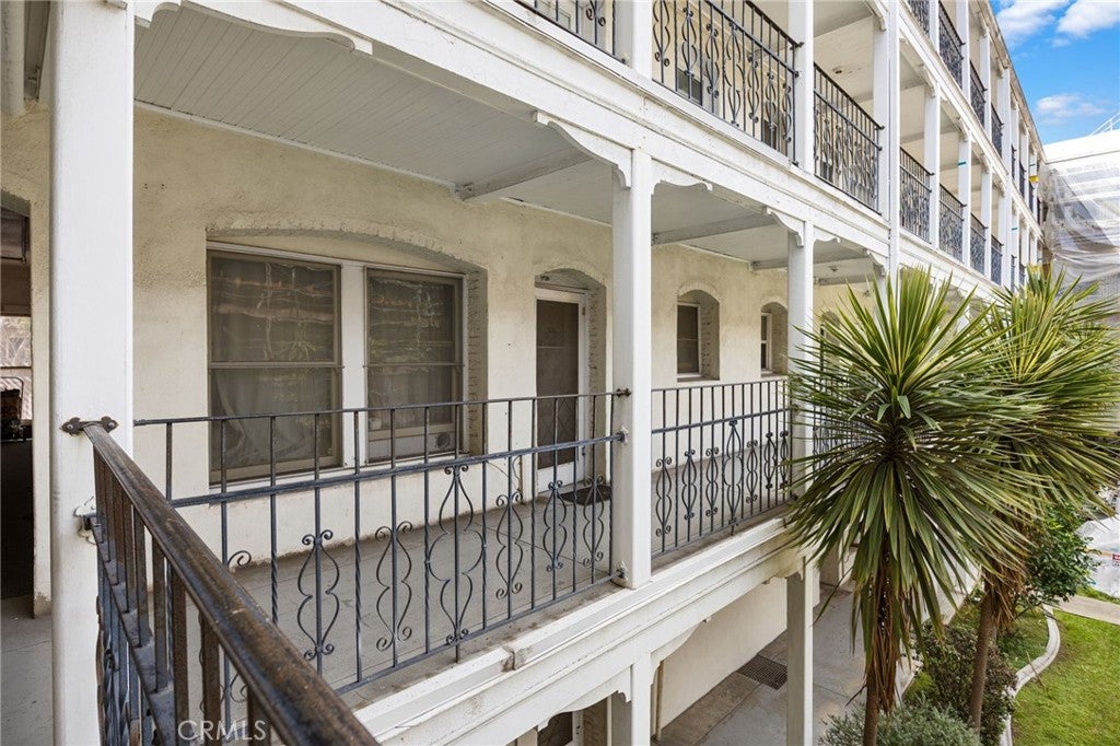 4125 S Figueroa St 202, Los Angeles CA 90037