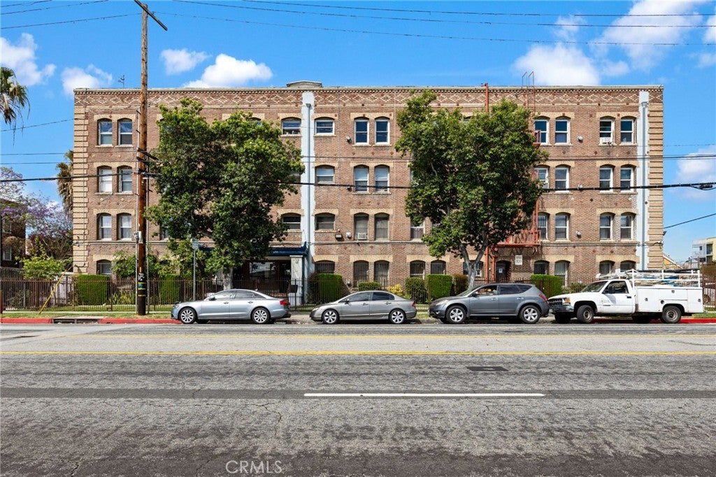 4125 S Figueroa 202