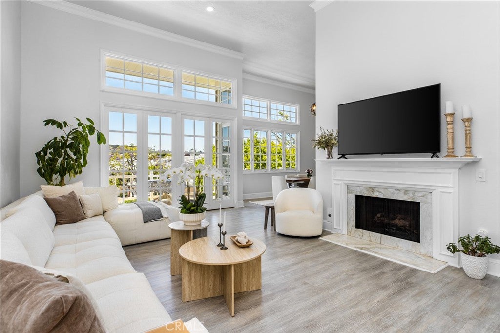 Photo of 2254 The Terrace TER, Brentwood, CA 90049 (MLS # SB26127615)
