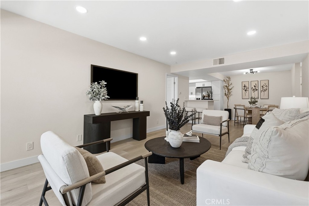 278 N Wilshire B31