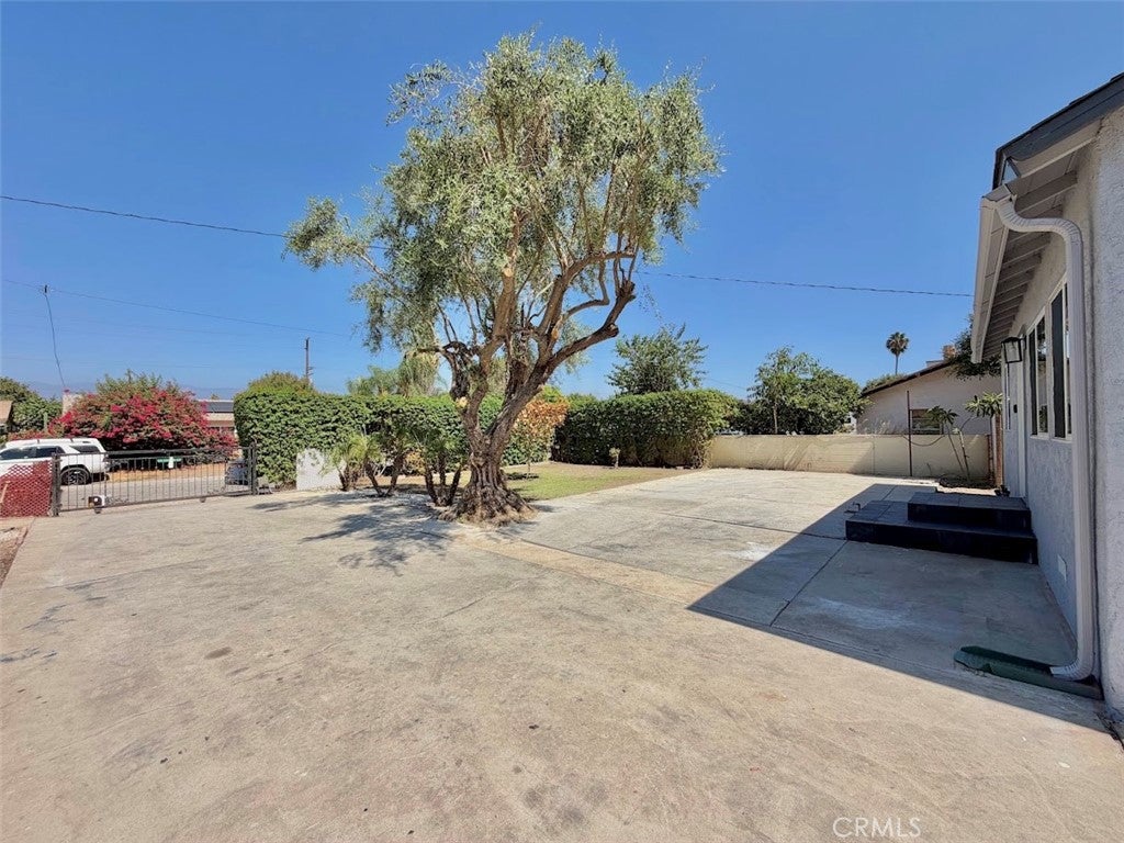1695 Gould