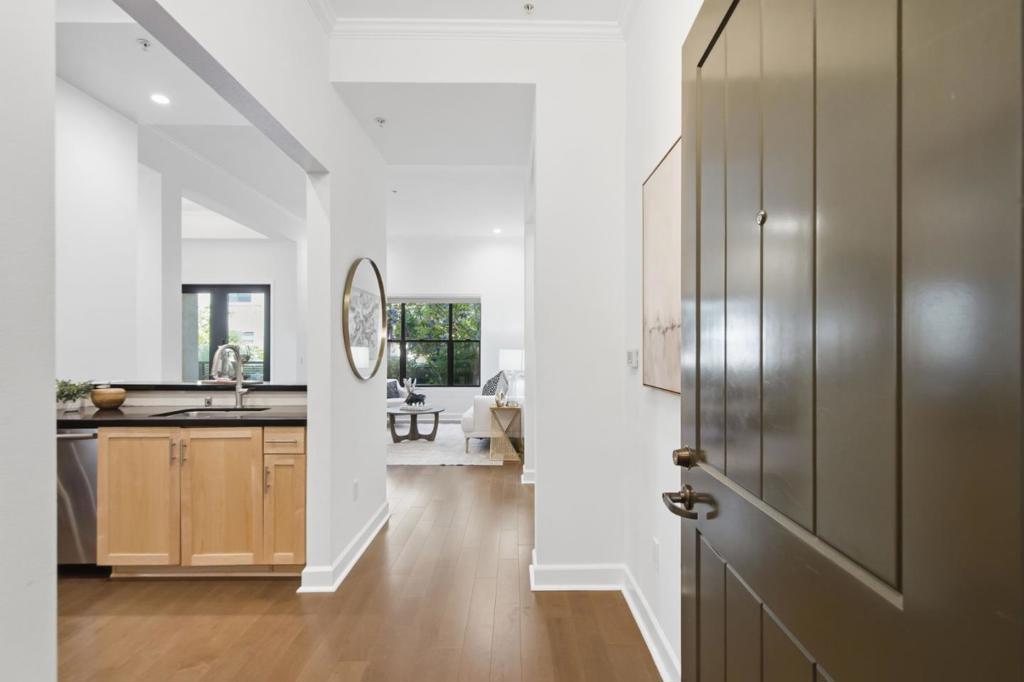 1001 Laurel Street 113