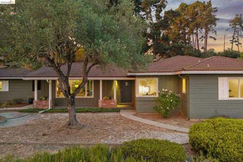 Photo of 13474 Skyline Blvd BLVD, Oakland, CA 94619 (MLS # 41146533)