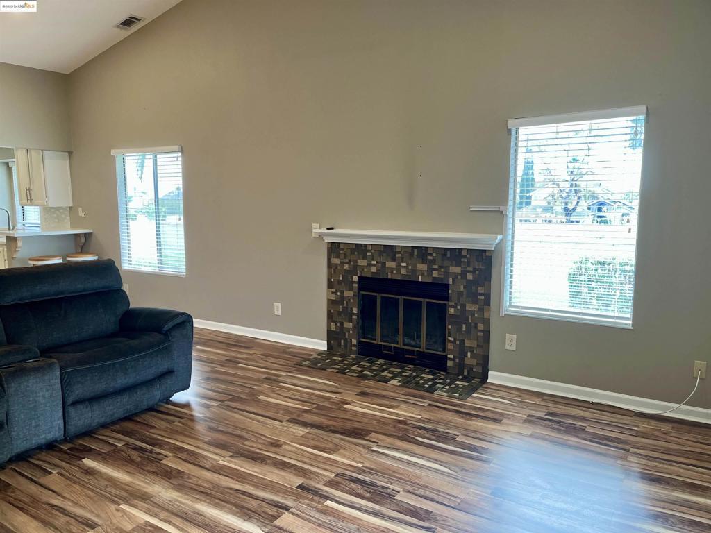 DISCOV BAY - Residential Lease