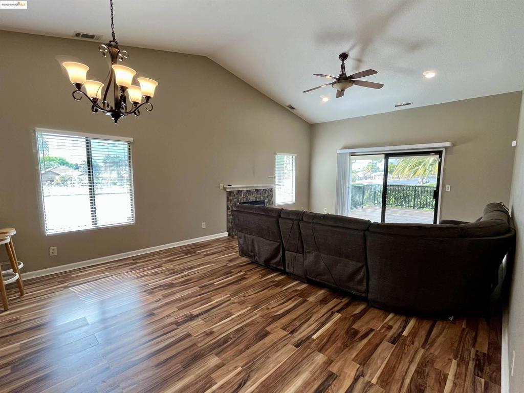 DISCOV BAY - Residential Lease