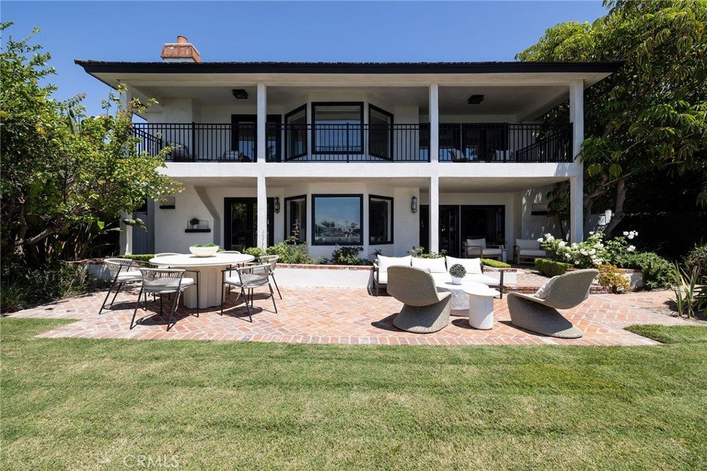 2572 Bayshore Drive