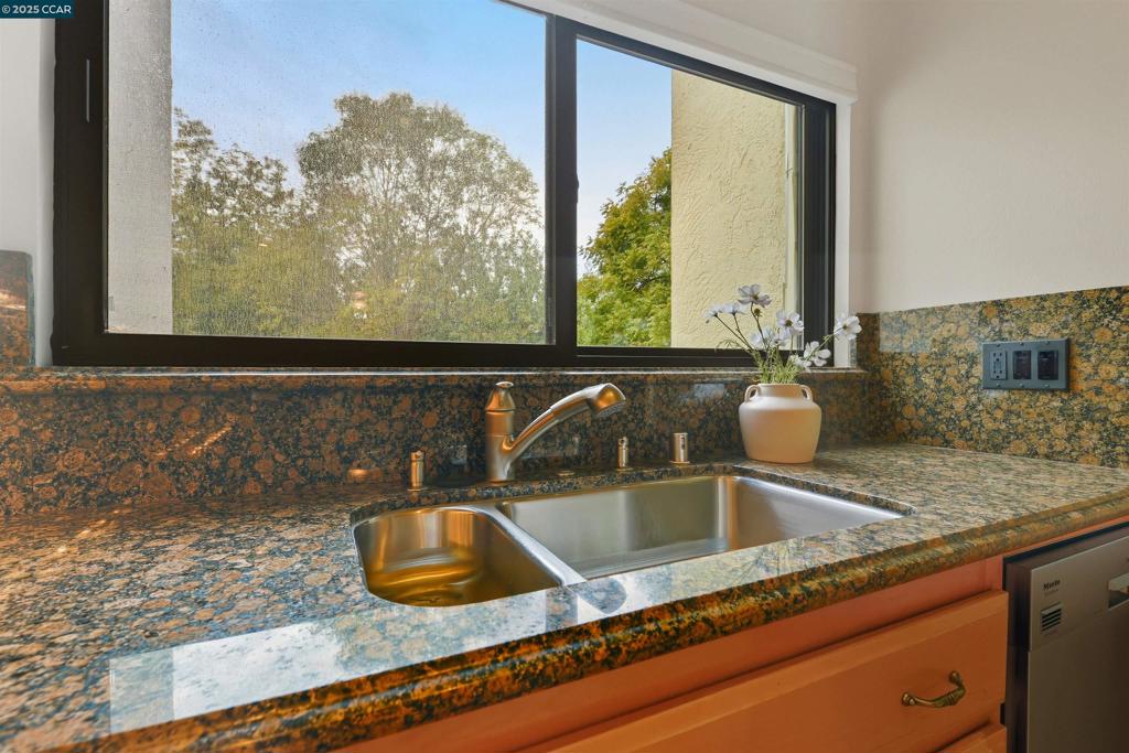 ROSSMOOR - Residential