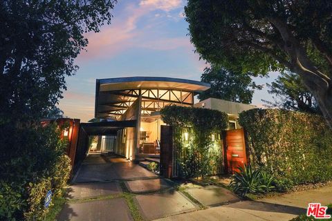 Photo of 8735 Dorrington Avenue, West Hollywood, CA 90048 (MLS # 26664721)